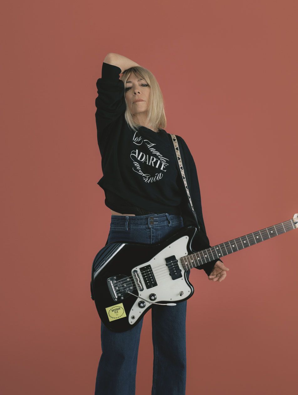 kim gordon bass guitar