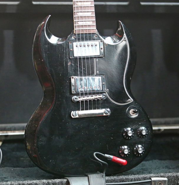 angus young guitar rig