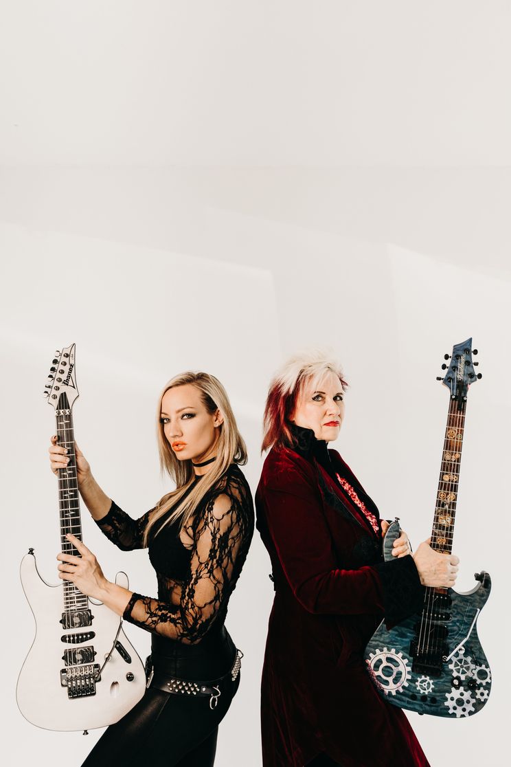 Los Angeles Rams award rocker Nita Strauss, one of the world's top female  guitarists, her Super Bowl ring